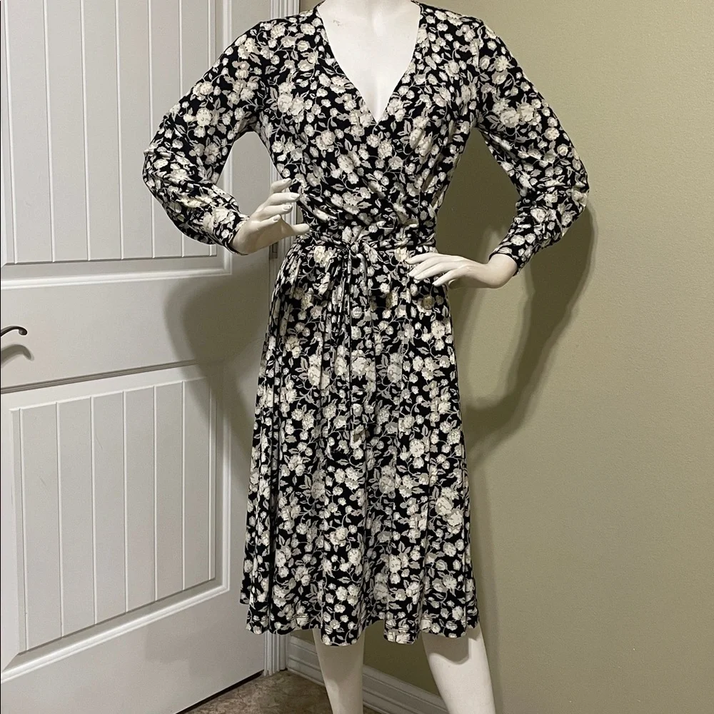 H&M Black and Cream Floral Midi Dress with crèpe wrap, Preowned - Picture 3 of 6